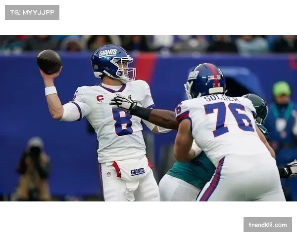 巨人新秀四分卫达特表现亮眼 成主帅达博尔留任关键 巨人新秀四分卫达特表现亮眼 成主帅达博尔留任关键